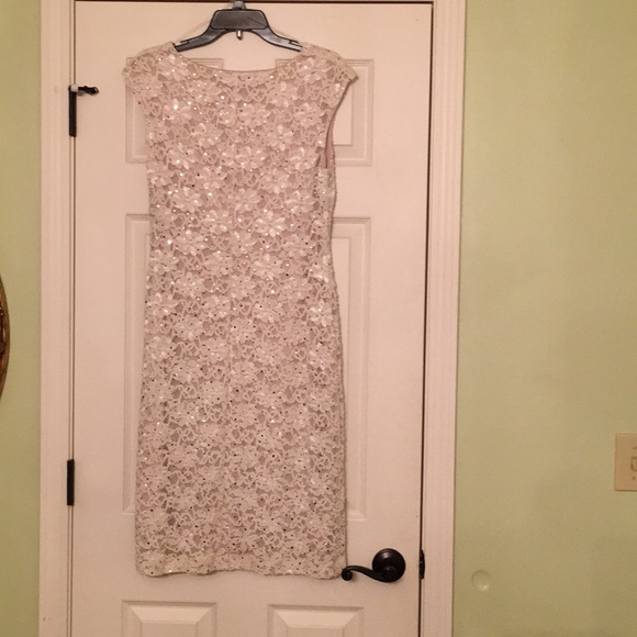 Dress - Picture 3 of 5